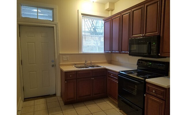 Foto del edificio - 2201 Kemper Ln