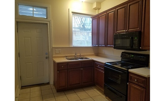 Building Photo - 2201 Kemper Ln