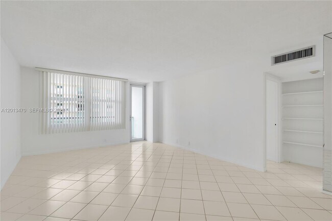 Foto del edificio - 9511 Collins Ave
