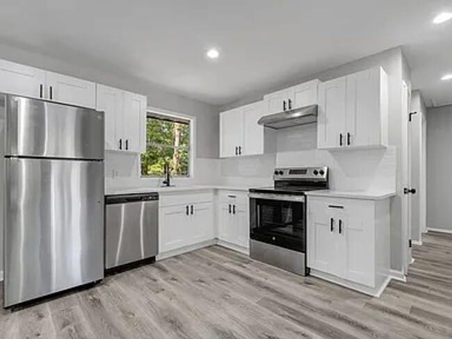 Building Photo - 2204 Berkshire Dr