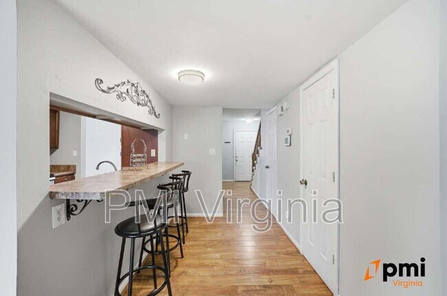 Foto del edificio - 1957 Darnell Dr