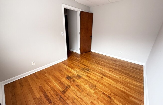 Foto del edificio - 956 Ludlow Ave