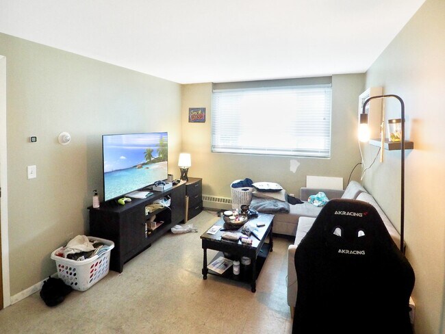 Foto del edificio - Clean and open 1 bedroom condo ready on Ju...