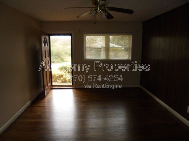 Building Photo - 105 E Mimosa Dr