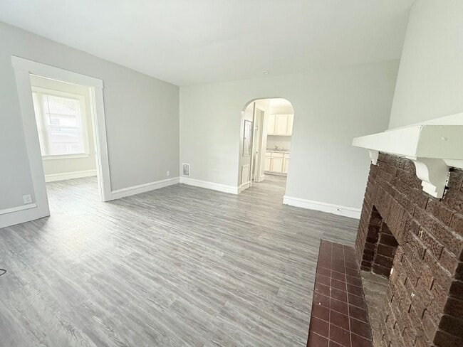Building Photo - 312 N Mclean St