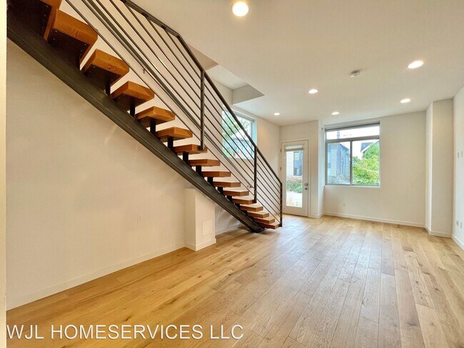 Foto del edificio - 3 br, 2.5 bath House - 3043 C 21st Ave W