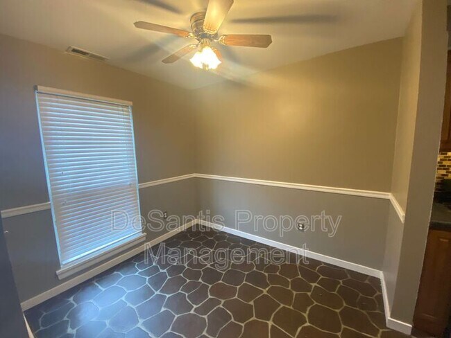 Building Photo - 109 College Park Dr
