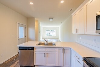 Building Photo - 2332 S Ferry St