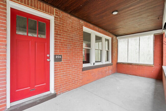 Photo - 204 Jucunda St House