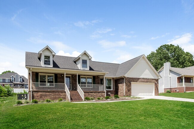 Building Photo - Gorgeous 3 Bedroom with Amazing Location!