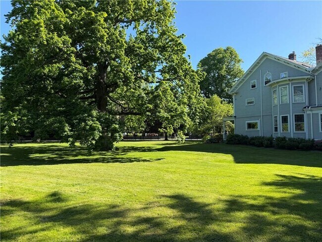 Foto del edificio - 141 Narragansett Ave