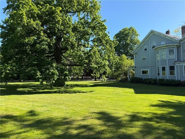 Building Photo - 141 Narragansett Ave