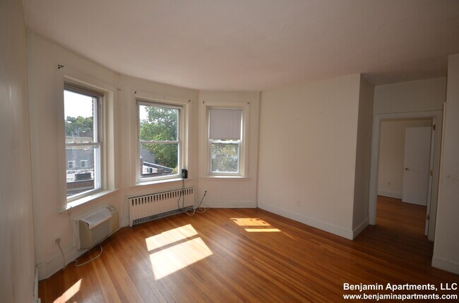 Building Photo - 33 Lancaster Terrace