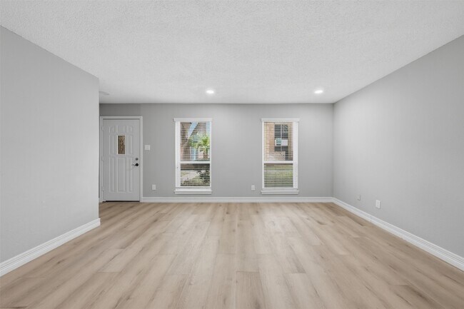 Foto del edificio - 9261 Westwood Village Dr