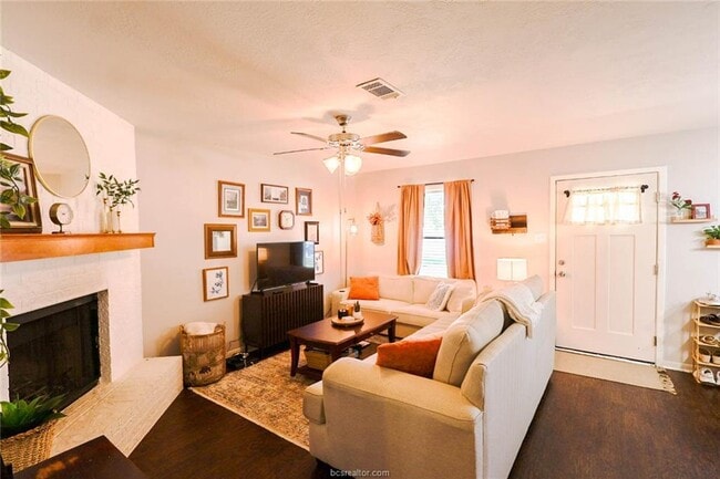 Photo - 619 San Benito Ct House