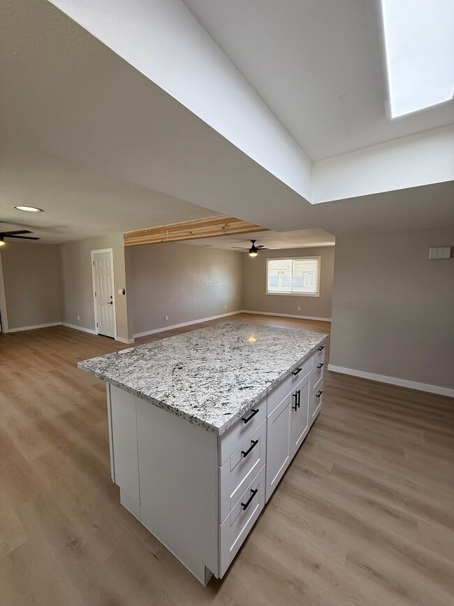 Building Photo - 5 Bedroom 3 Bathroom- Mill & Baseline