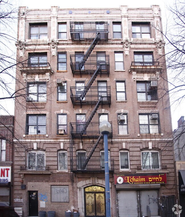 Building Photo - 348 Roebling St