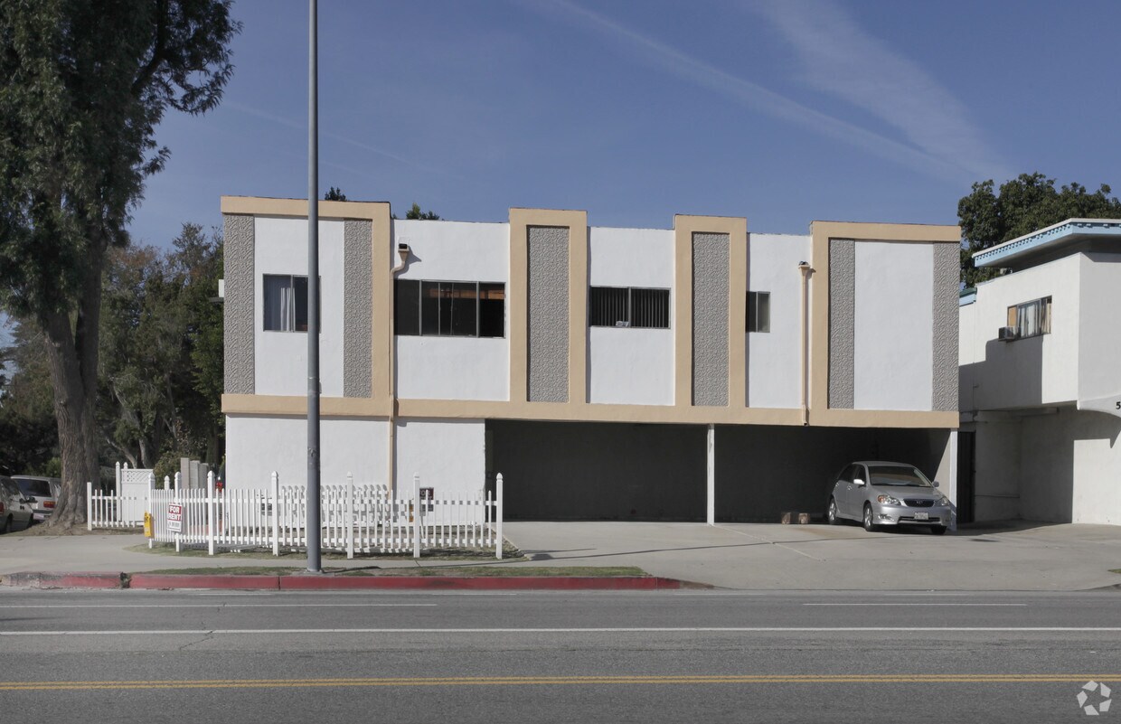 Building Photo - 12111 Califa St