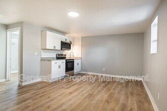 Building Photo - 650 4th St NE