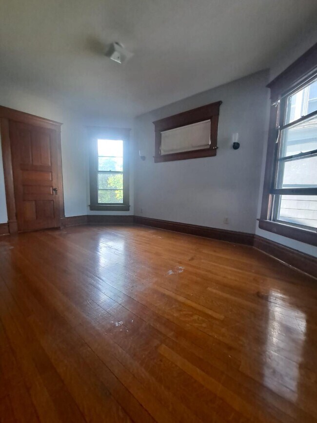 Foto del edificio - 1631 N California Ave