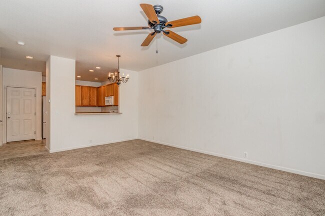 Foto del edificio - 3 bedroom townhome in Northeast Colorado Springs