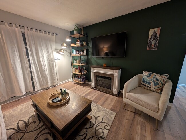 Cozy living room - angle 1 (furnitures not included, staging purpose only) - 3140 7 Pines Ct NW Apartment