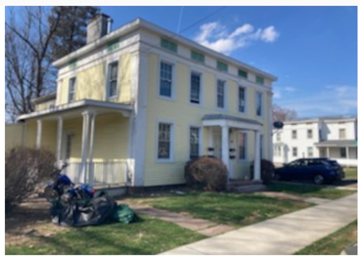 Primary Photo - 380 Main St