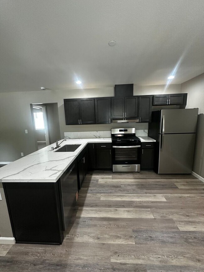 Foto del edificio - 2110 Iroquois Ave