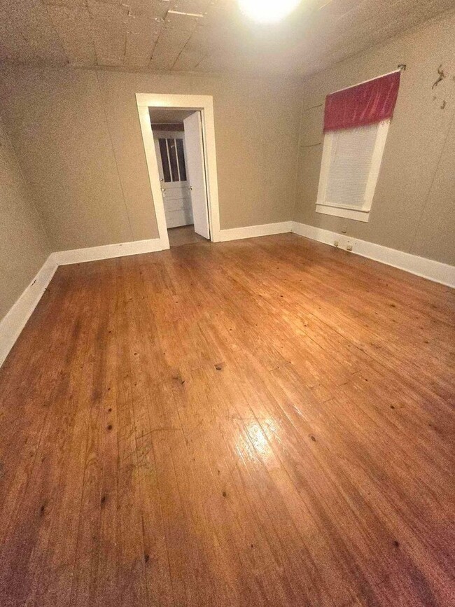 Foto del edificio - 3 bedroom & 1 bath located in Southside