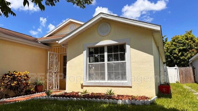 Foto del edificio - 11218 Worley Ave