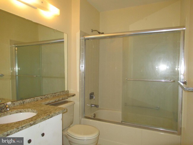 Foto del edificio - 32 Cypress Ct