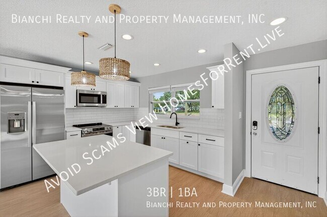 Building Photo - 8110 Macoma Dr NE