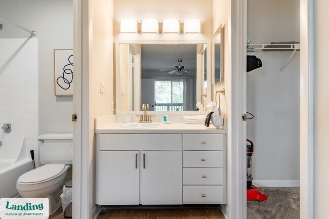 Foto del edificio - 1000 Palm Pl Dr NE