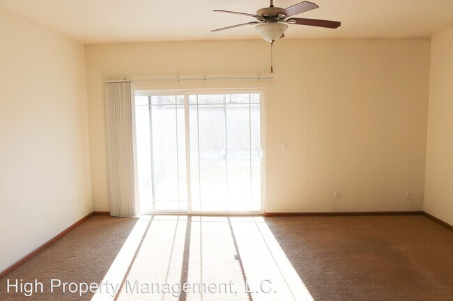 Building Photo - 208-214 Village Dr