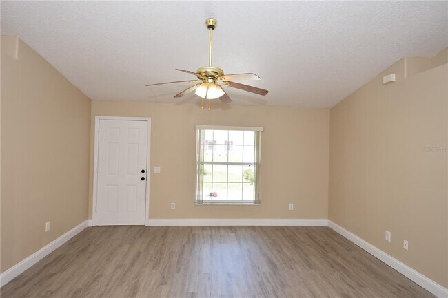 Foto del edificio - 16 Richland Ln