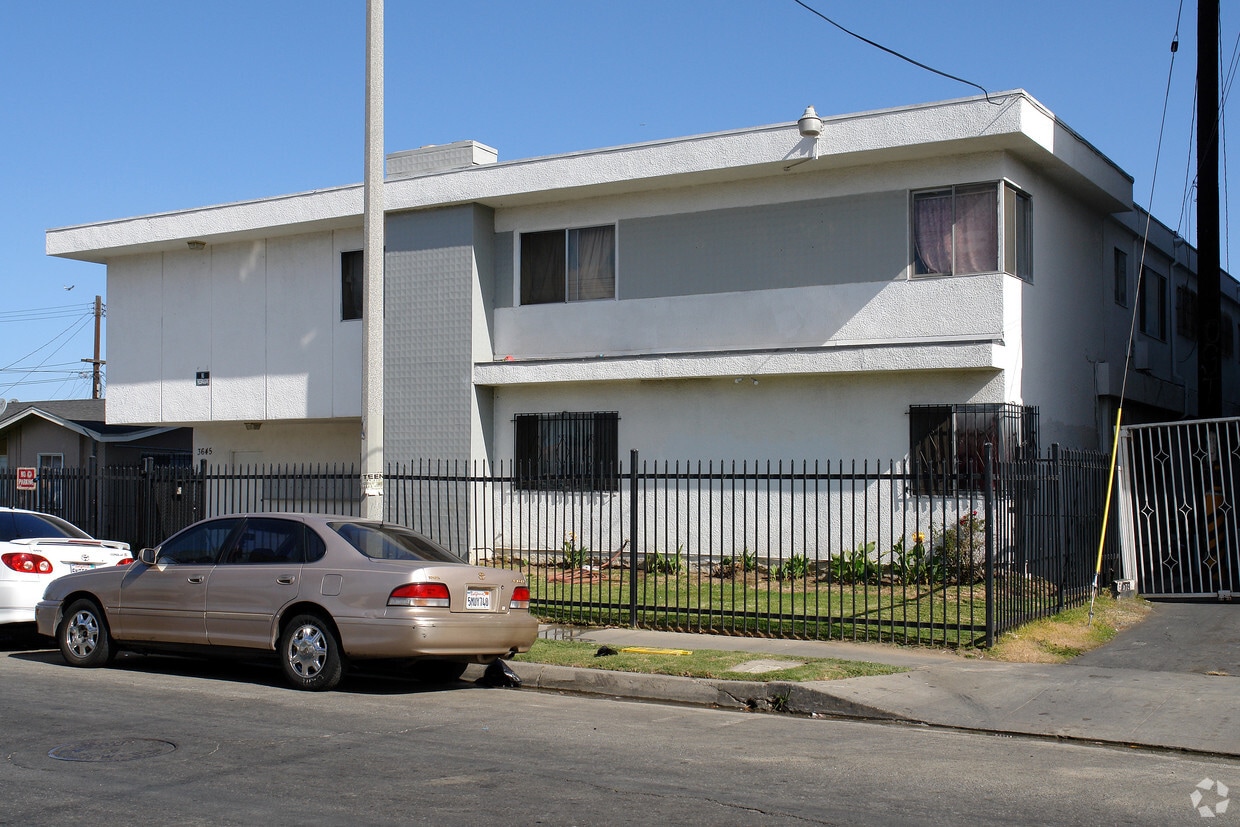 Building Photo - 3645 W 104th St