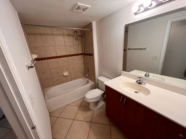 Building Photo - Emerald Dunes - 208