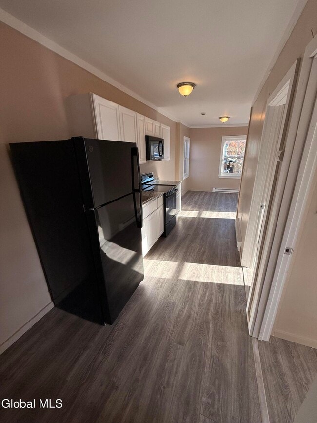 Building Photo - 92 Main St