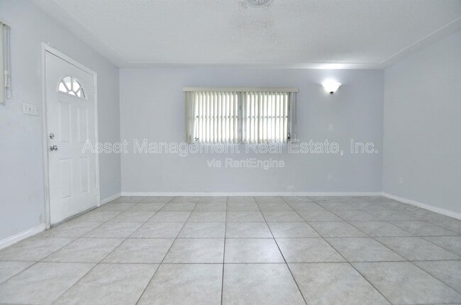 Building Photo - 5302 13th Ave S