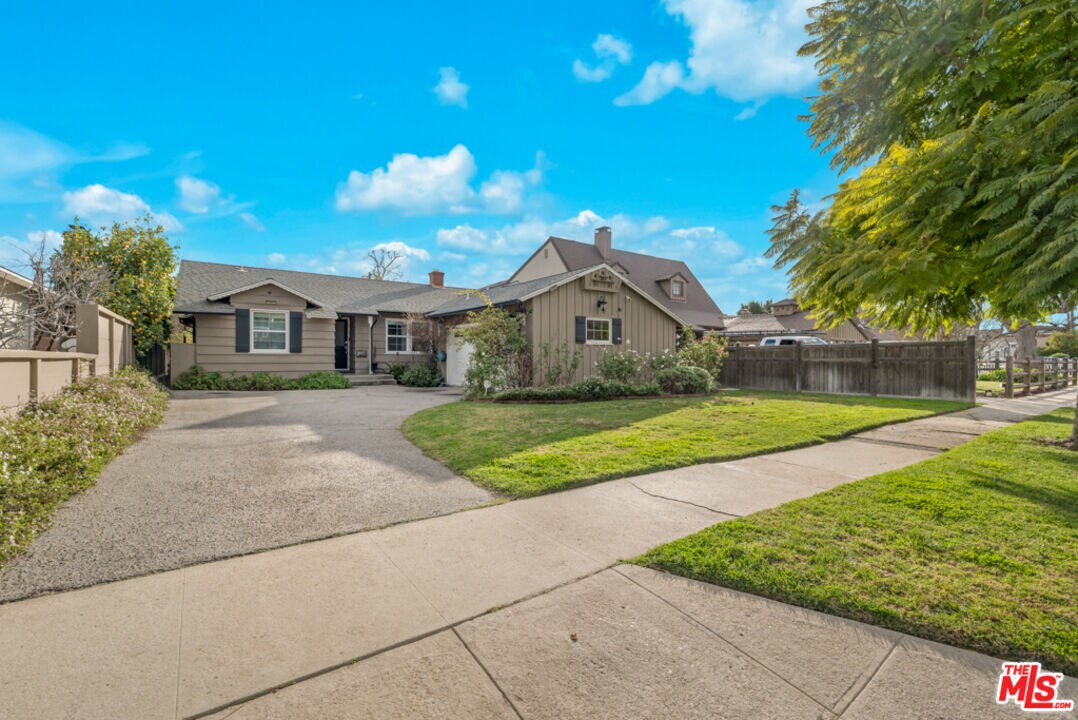 Foto principal - 13400 Weddington St