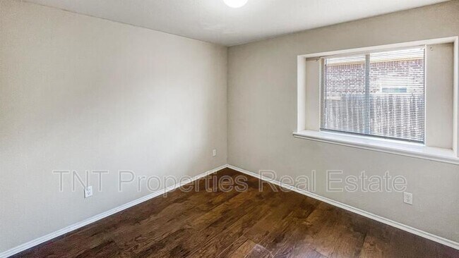 Foto del edificio - 922 Whitewing Ln