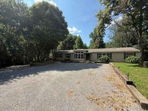 Building Photo - 243 Crestview Dr
