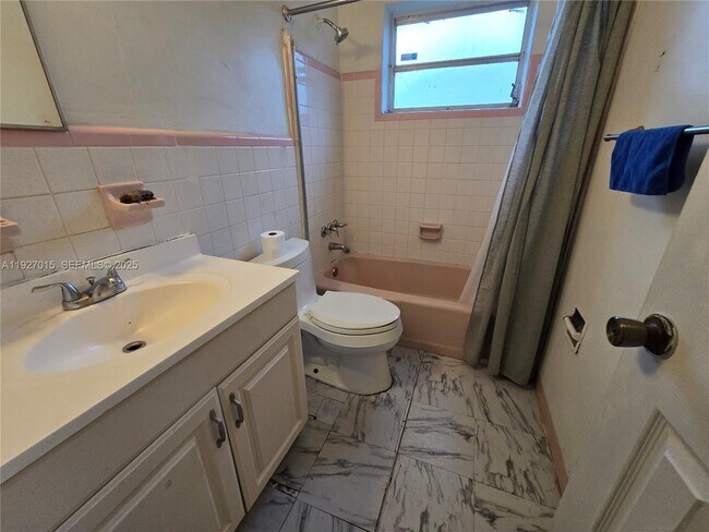 Building Photo - 4211 NW 39th Ave