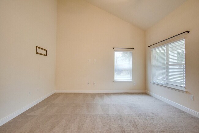 Foto del edificio - Spacious Cottage-Style Home Near UWF, Navy Federal & West Florida Hospital with Private HUGE Upst...