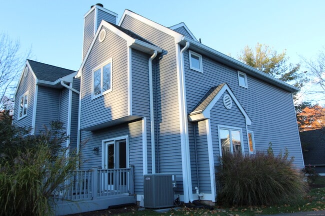 Building Photo - 44 Rosemary Ln