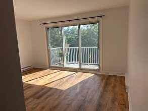 Building Photo - 9357 Rue Basile-Routhier