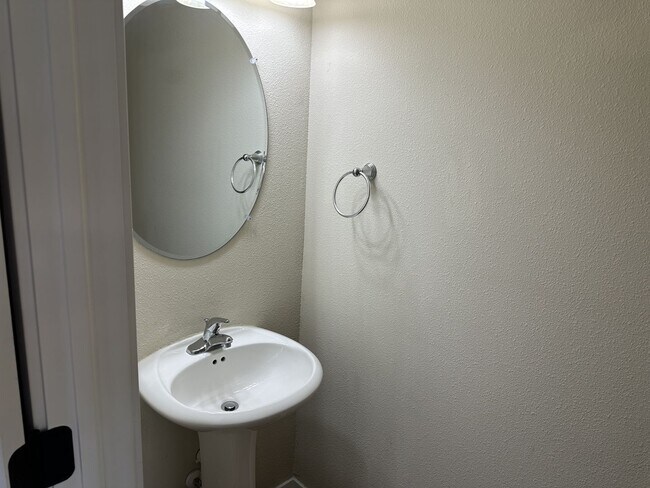 Foto del edificio - 223 NE 45th Ln