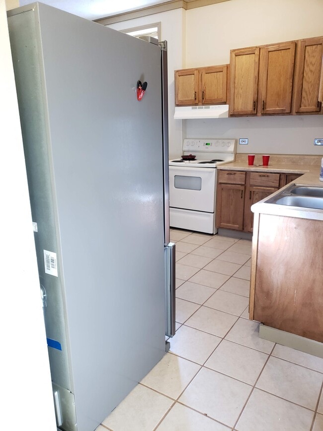 Building Photo - 420 W Hickory St