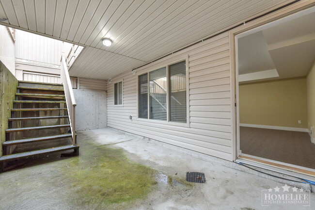 Building Photo - Bright & Spacious 2 Bed / 1 Bath Basement Suite in Clayton Heights – Perfect for Small Families