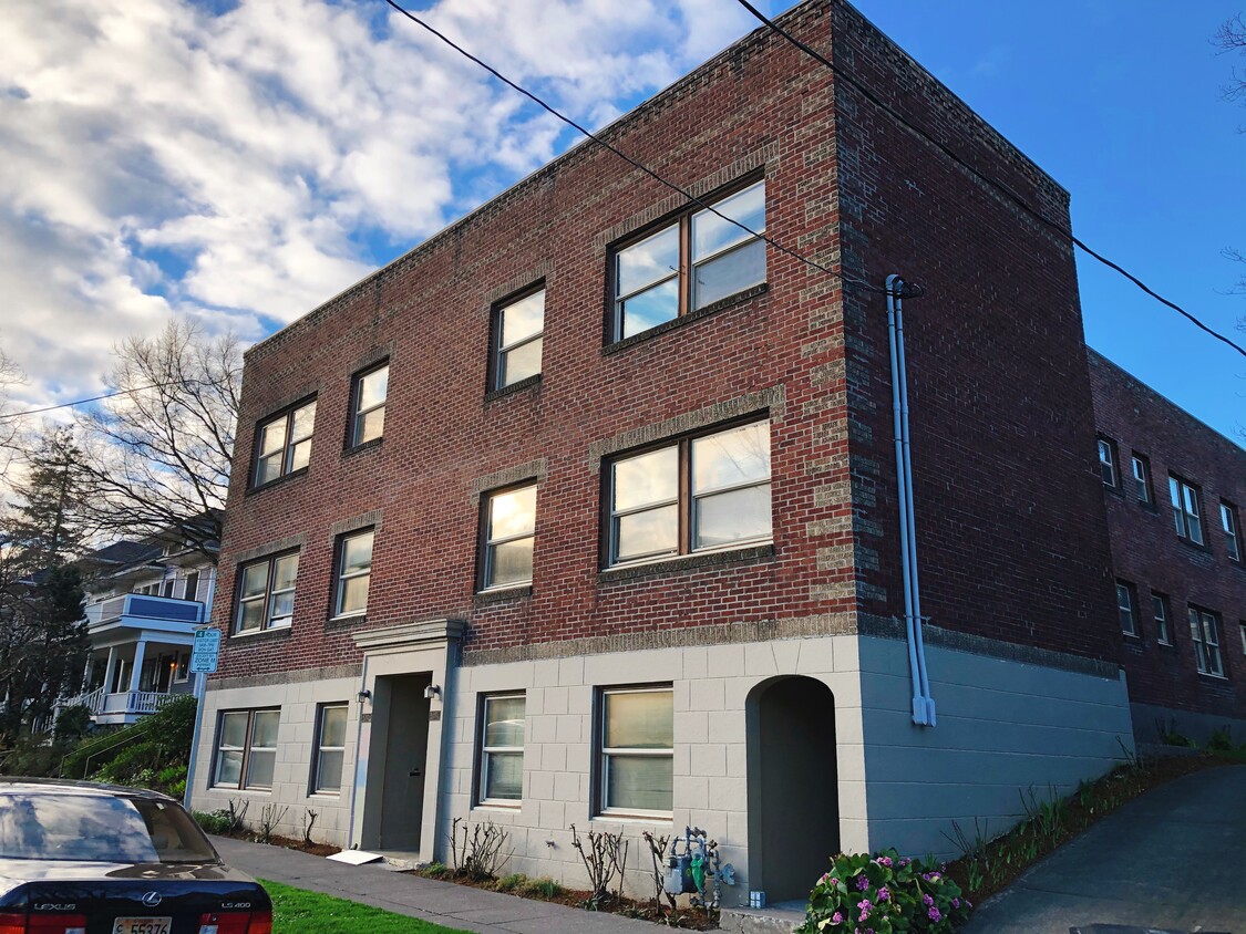 2455 NW Quimby St, Portland, OR 97210 Apartments in Portland, OR